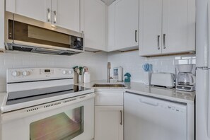 Refrigerador, microondas, horno y lavavajillas 