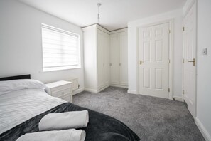 House | 3 bedrooms, free WiFi, bed sheets - House-sleeps7-parking-garden-sportschannels (Maidstone)