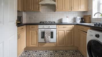 House | Private kitchen | Fridge, microwave, oven, stovetop
