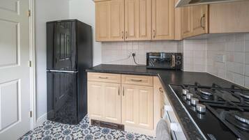 House | Private kitchen | Fridge, microwave, oven, stovetop