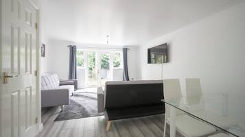 House | 3 bedrooms, free WiFi, bed sheets