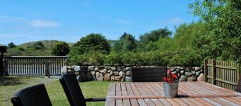 So Wird das Haus zu Einem Zuhause für Ihren Urlaub. Von den Eigentümern Wurde es im Modernen Skandinavischen Stil Sehr Geschmackvoll Eingerichtet. 4 Schlafzimmer und 2 Bäder Sowie ein Gästewc Bieten Platz für die Ganze Familie