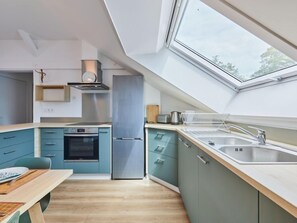 Fridge, oven, cookware/dishes/utensils