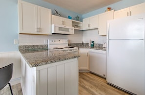 Refrigerador, microondas, horno y lavavajillas