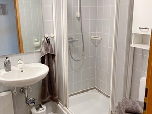 Bruser, hårtørrer, håndklæder