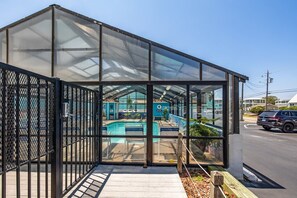 Alberca techada y alberca climatizada