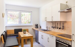 Kühlschrank, Mikrowelle, Ofen, Geschirrspüler