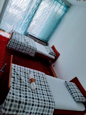 2 bedrooms, iron/ironing board, free WiFi