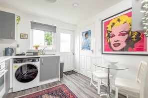 Fridge, microwave, oven, electric kettle - Fort Avenue (No 31) | Guardbridge (Leuchars)