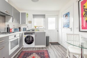 Refrigerador, microondas, horno, tetera/pava eléctrica
