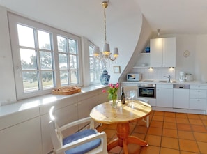 Køleskab, ovn, opvaskemaskine, kaffe-/temaskine