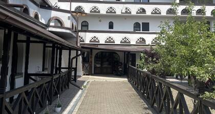 Beautiful 2-bed Apartment in Gura Humorului