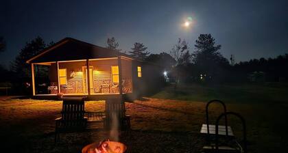 2 Bedroom w/King, 1 Bath across from Visitors Center- 4-Night Stay Discounts