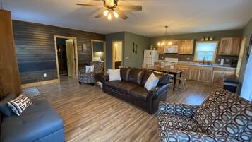 TV, DVD-spiller og bøker