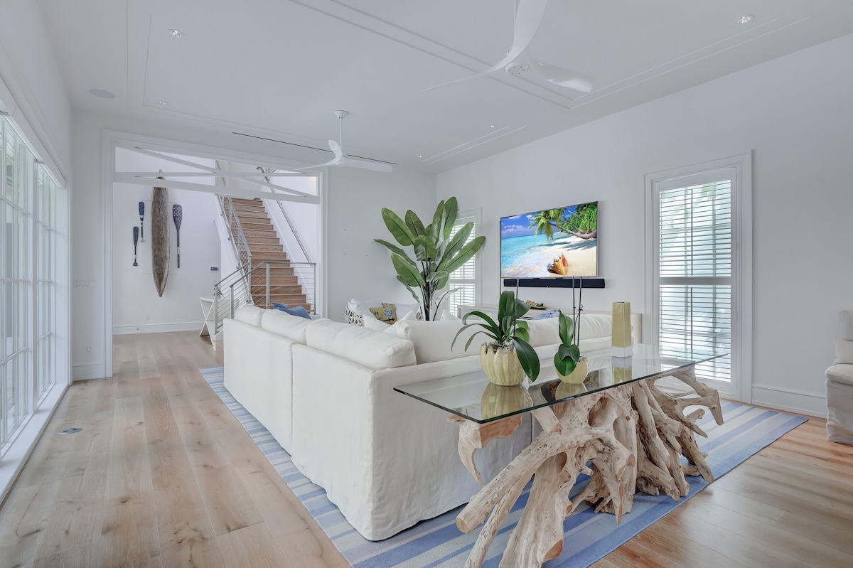 Photo 9 of The Sunshine Estate - Naples, FL