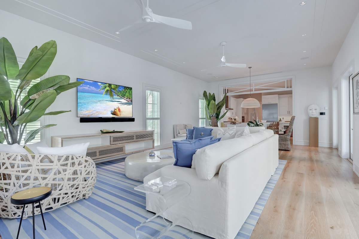 Photo 6 of The Sunshine Estate - Naples, FL