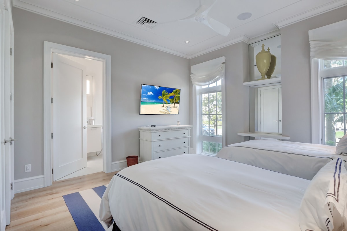 Photo 17 of The Sunshine Estate - Naples, FL