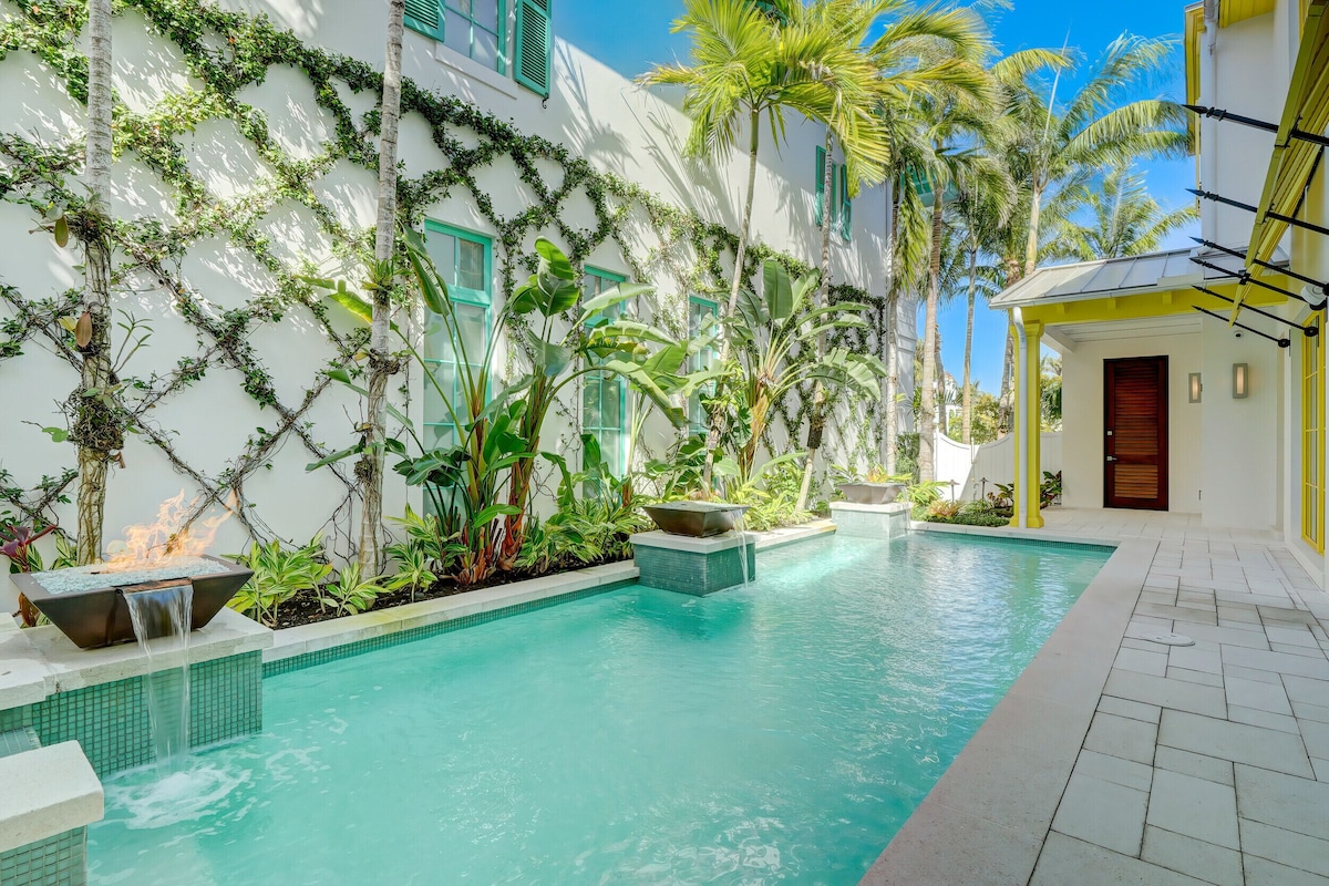 Photo 2 of The Sunshine Estate - Naples, FL