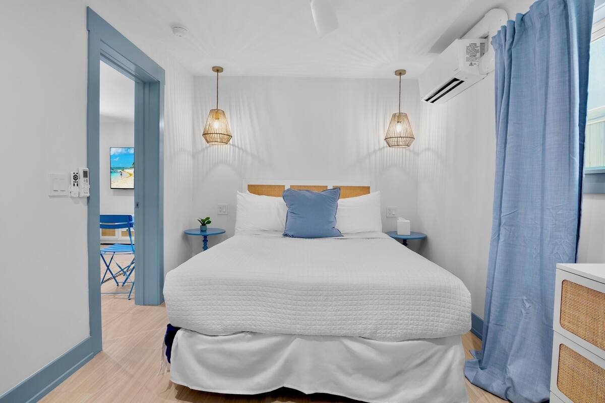 Phòng | Bộ đồ giường cao cấp, nệm có lớp đệm bông, minibar 