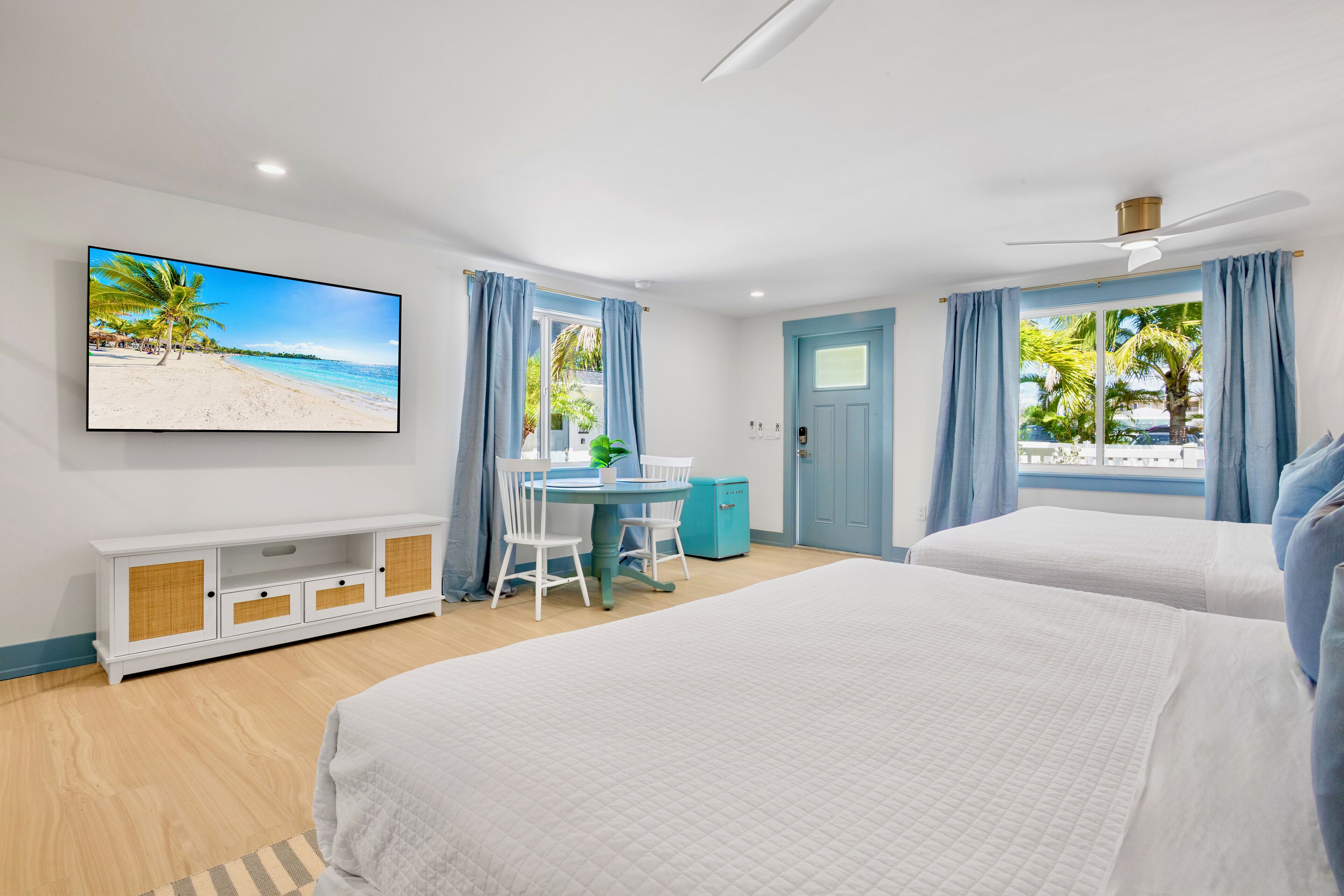 Deluxe Two-King One-Bedroom Suite | Hochwertige Bettwaren, Pillowtop-Betten, Minibar, kostenlose Babybetten