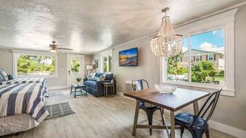 1 Bedroom King Suite | 1 bedroom, iron/ironing board, free WiFi, bed sheets