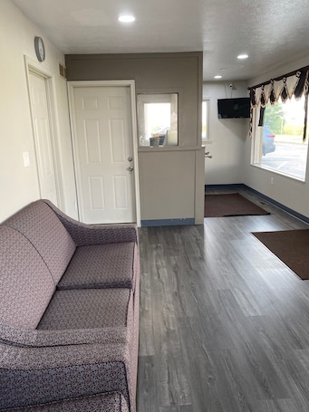 Reception. New Budget inn