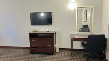 Basic Room, 1 King Bed
