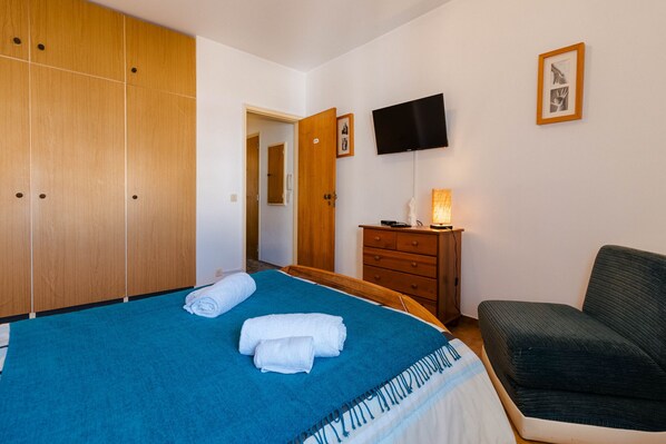 1 bedroom, iron/ironing board, free WiFi, bed sheets