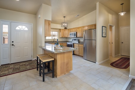 Luxury House, Patio, Mountain View | Private kitchen | Full-size fridge, microwave, oven, stovetop