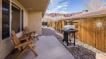 Luxe huis, terras, uitzicht op bergen | Terras