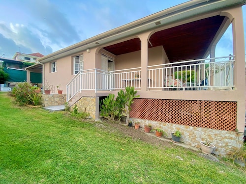 Villa spacieuse et calme...la campagne au bord de mer.