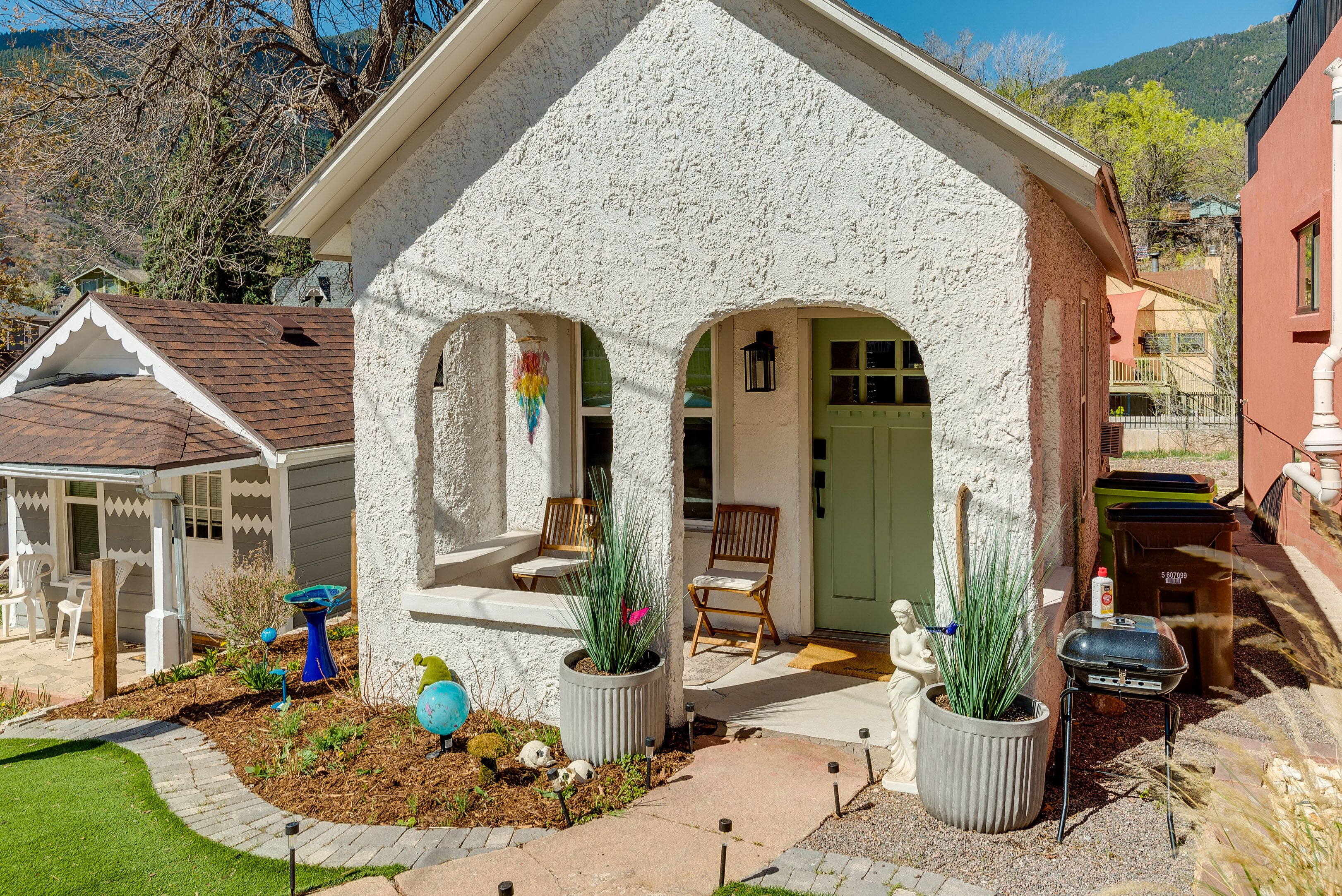 Manitou Springs Cottage Near Rainbow Falls!