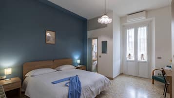 Literie hypoallergénique, couette en duvet d'oie, bureau