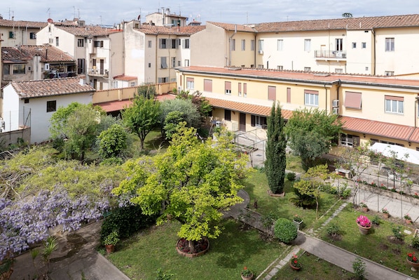 經典客房, 1 張特大雙人床, 露台, 花園景 | 外觀