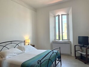 2 Schlafzimmer, Zimmersafe, Bügeleisen/Bügelbrett, Bettwäsche