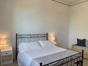 2 camere, una cassaforte in camera, ferro/asse da stiro, lenzuola