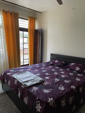 3 bedrooms, WiFi, bed sheets