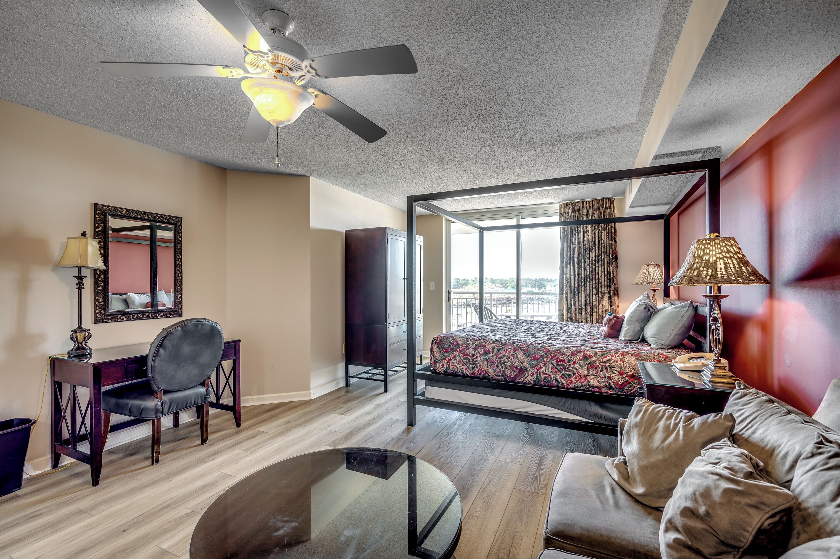 4 bedrooms, desk, iron/ironing board, free WiFi