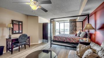 4 bedrooms, desk, iron/ironing board, free WiFi