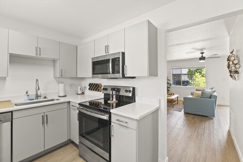 Lovely 1-bedroom condo in Biltmore 