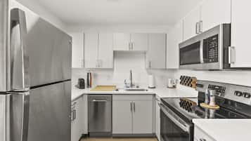 Refrigerador, microondas, horno, lavavajillas