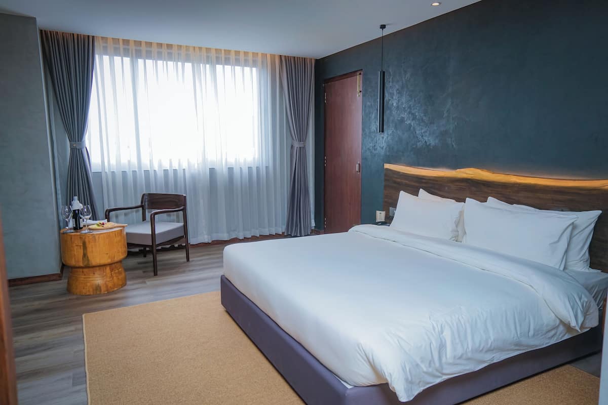 Deluxe Double Room, 1 Bedroom | 1 bedroom, pillowtop beds, minibar, in-room safe