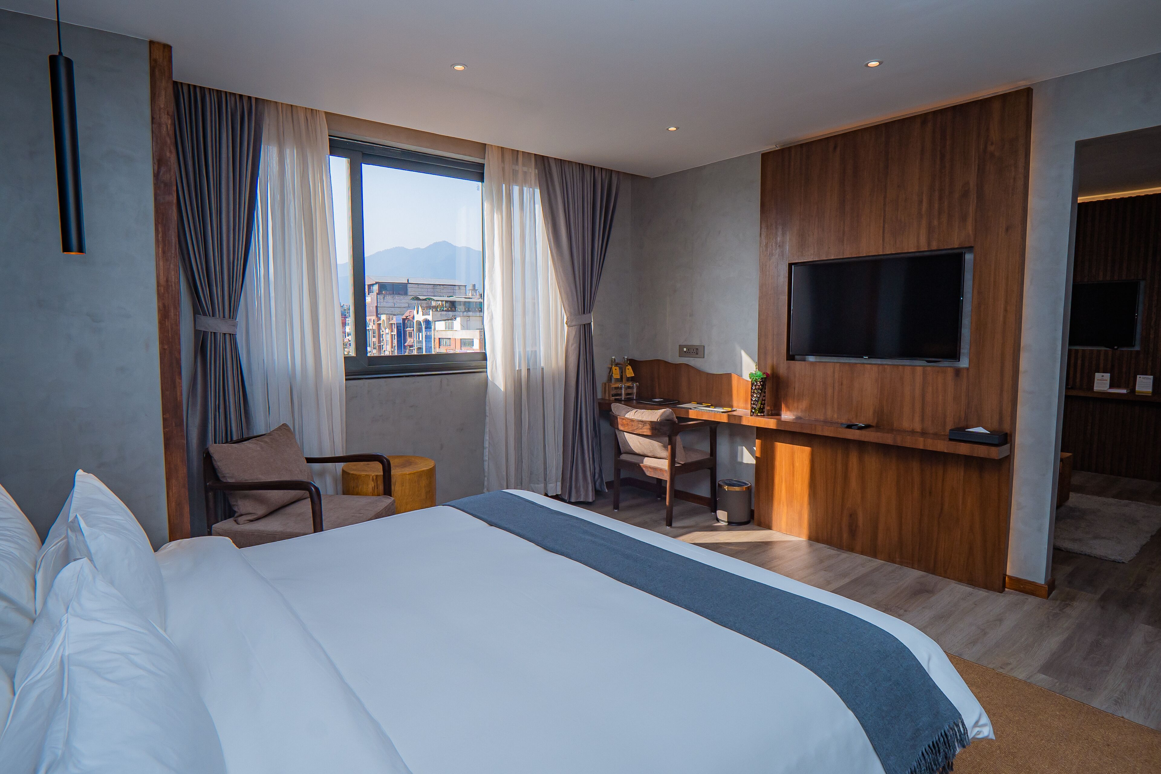 Junior-Suite | Pillowtop-Betten, Minibar, Zimmersafe, Schreibtisch