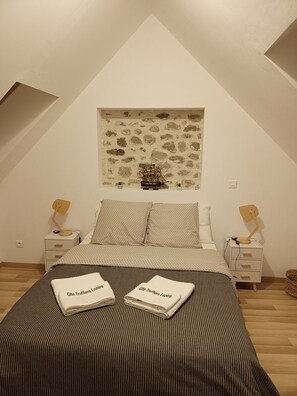 3 habitaciones, tabla de planchar con plancha, wifi y ropa de cama 