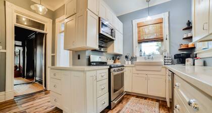 Historic Victorian - Walkable to Downtown Cape Girardeau - King Bed - Fast Wifi
