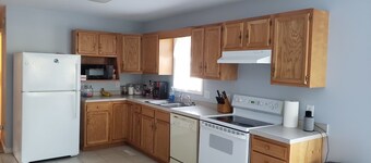 Cute little 3 bedroom house close to Downtown Alex Bay