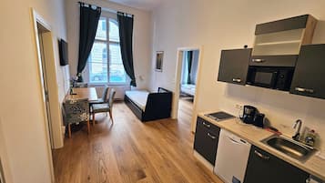 City Apartment | 2 bedrooms, individually furnished, free WiFi, bed sheets