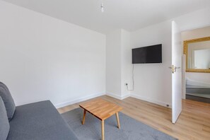 Basic Apartment, Multiple Beds | Living area