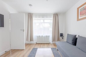 Basic Apartment, Multiple Beds | Living area