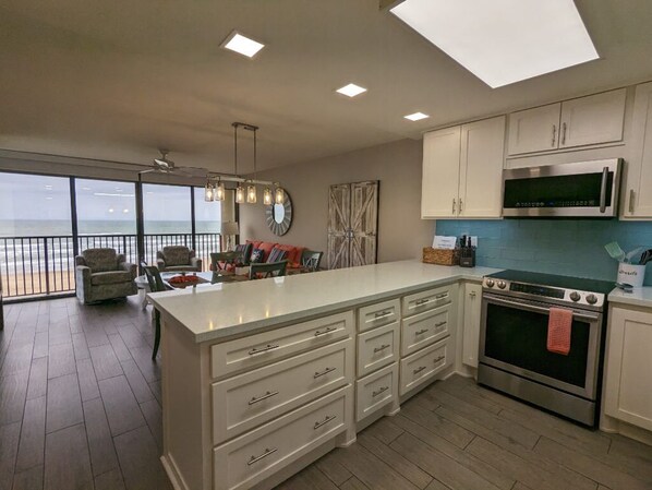 Fridge, microwave, oven, stovetop - Beautifully Remodeled Condo in the Perfect Beachfront Location (South Padre Island)